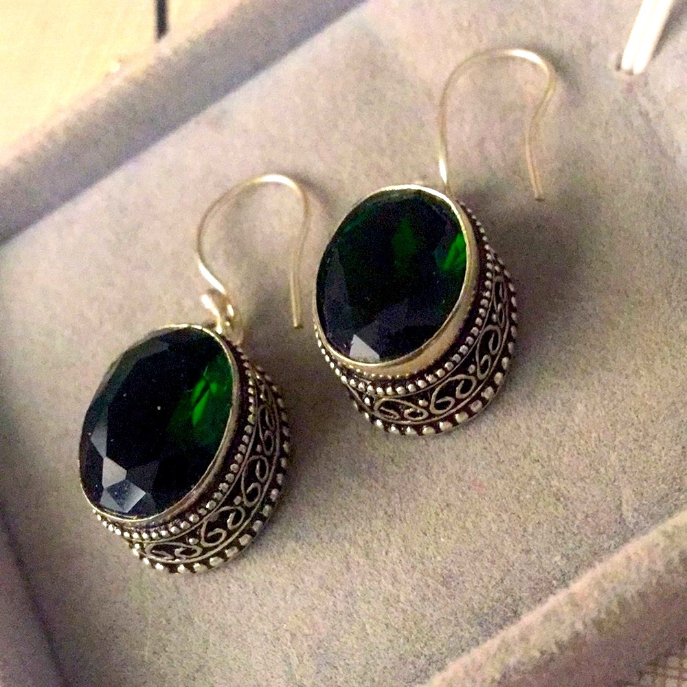 New artwork classy stylish green quartz earrings